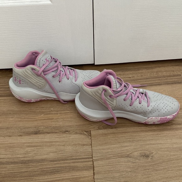 Girls Basketball shoes - Picture 4 of 9